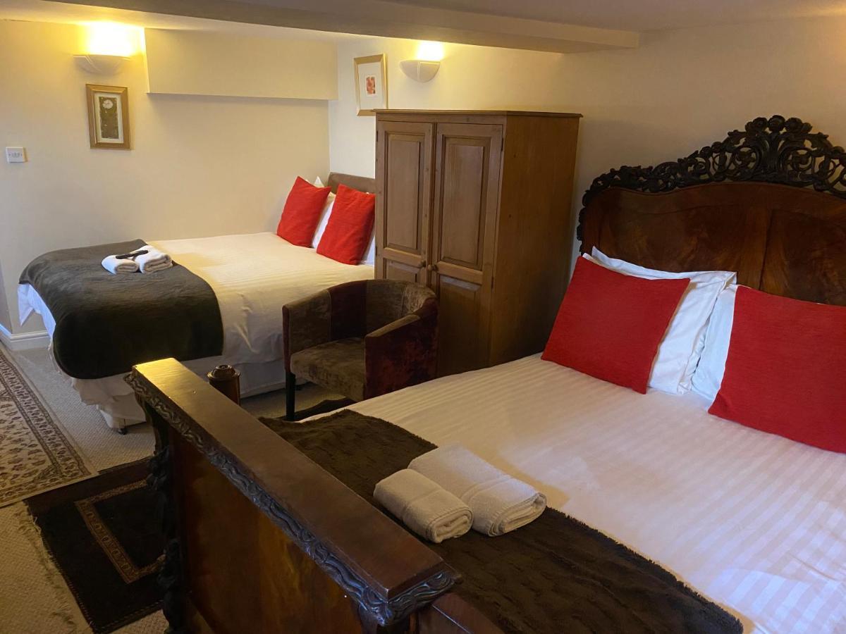 The Old Court Hotel ويتني المظهر الخارجي الصورة