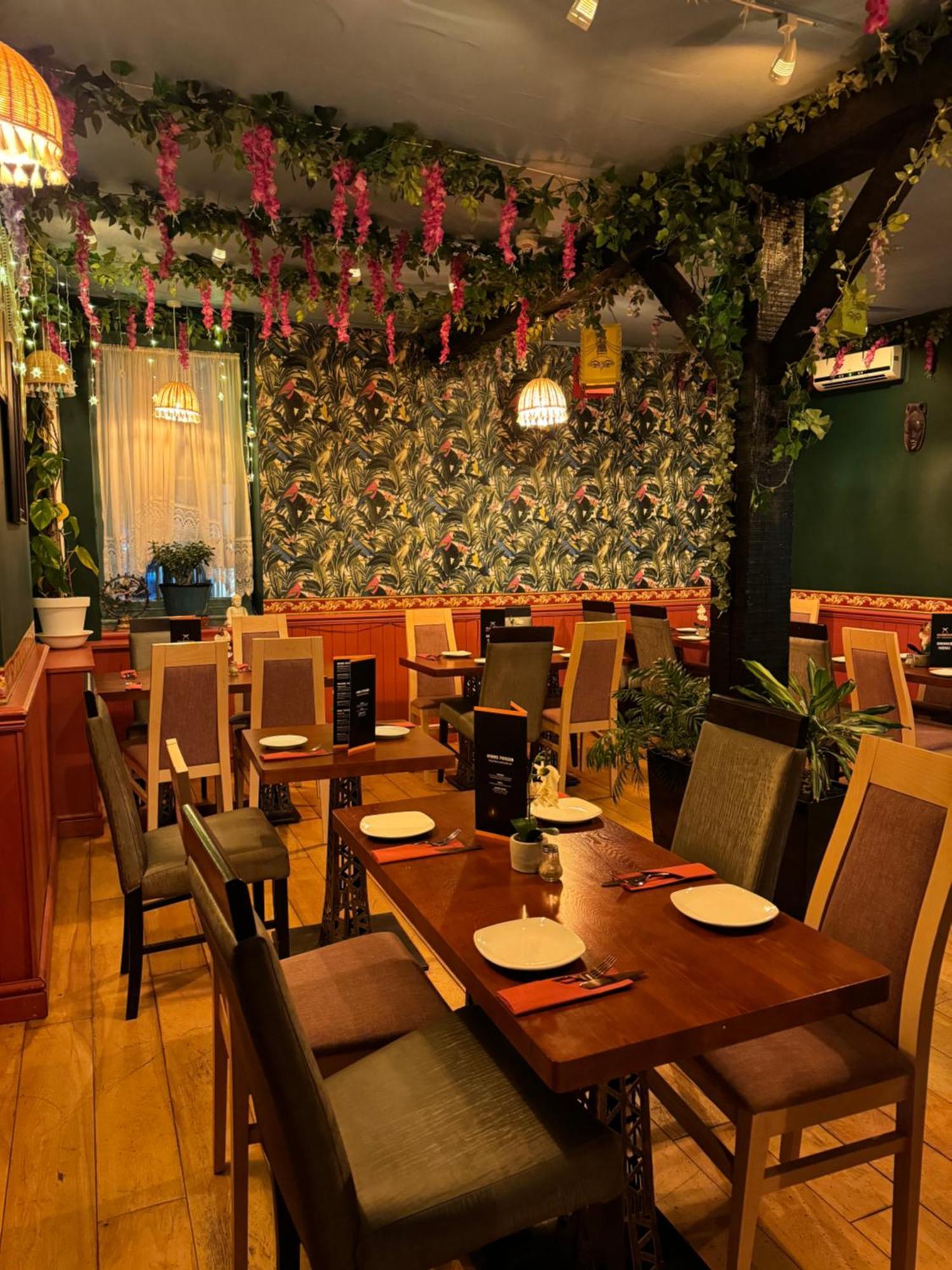 The Old Court Hotel ويتني المظهر الخارجي الصورة