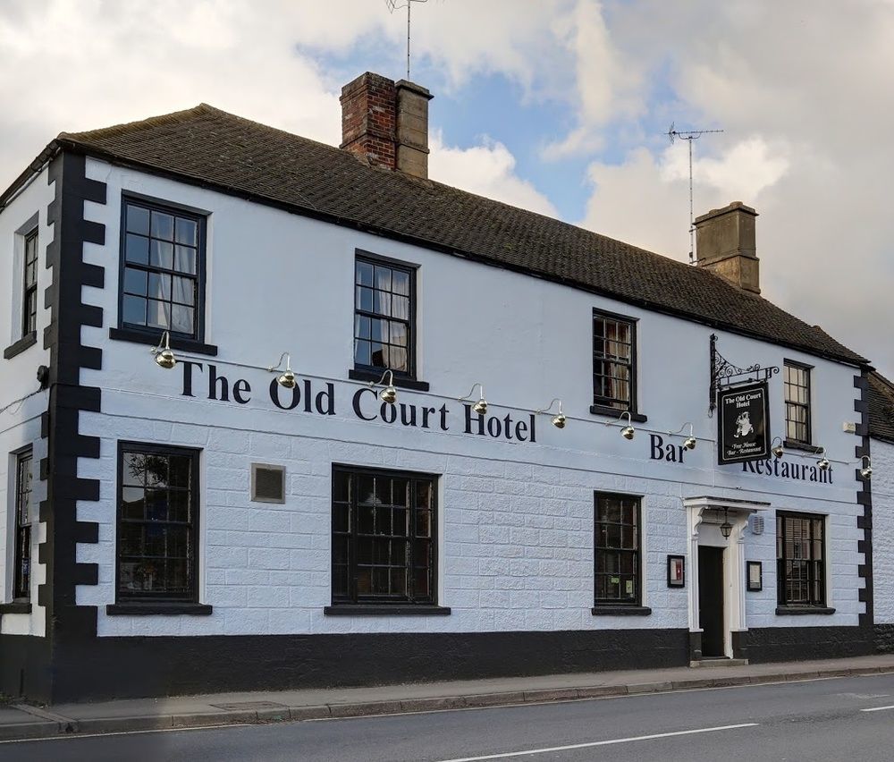 The Old Court Hotel ويتني المظهر الخارجي الصورة