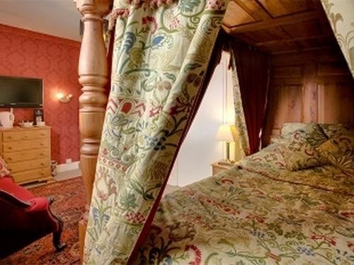The Old Court Hotel ويتني المظهر الخارجي الصورة